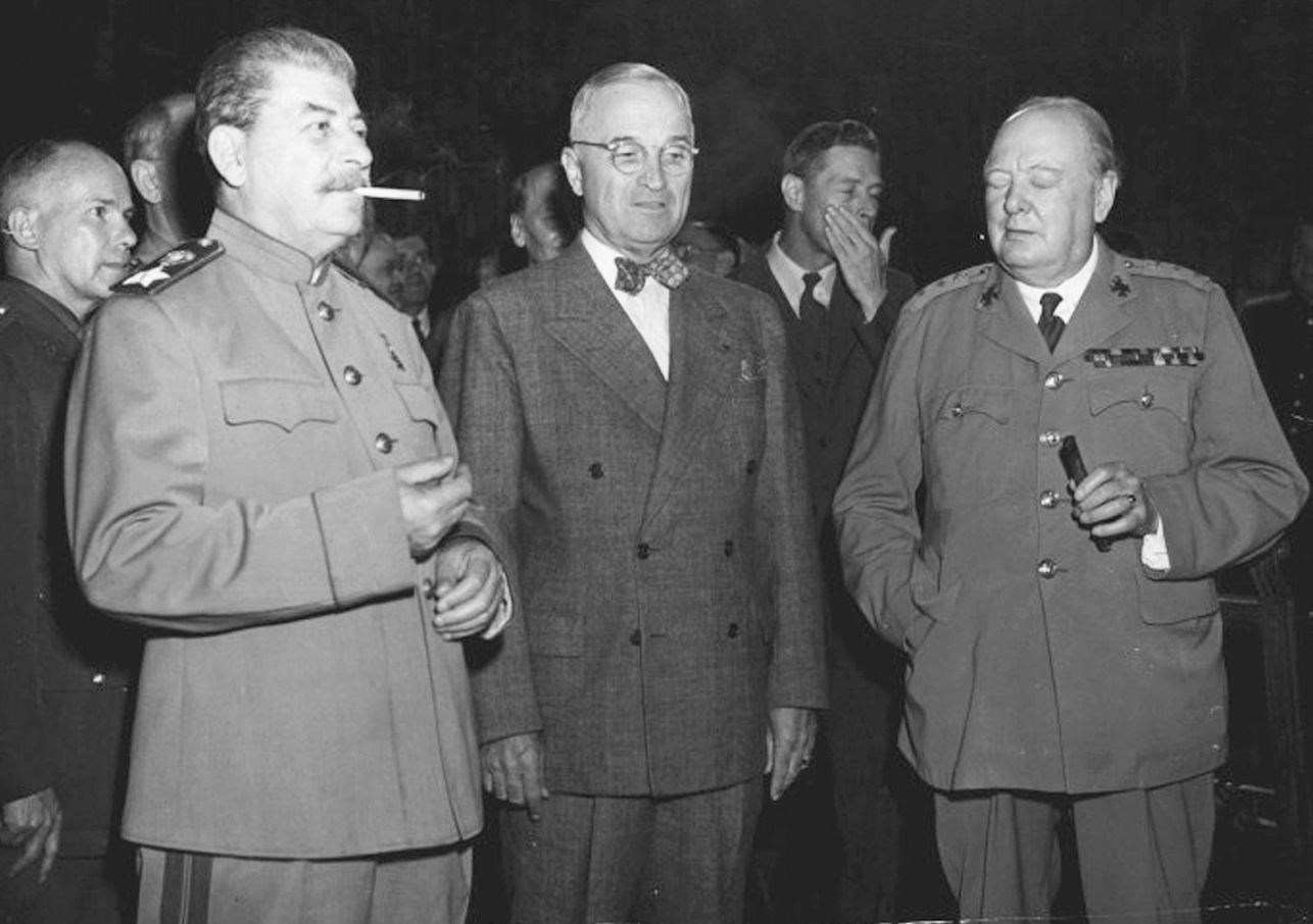 1945